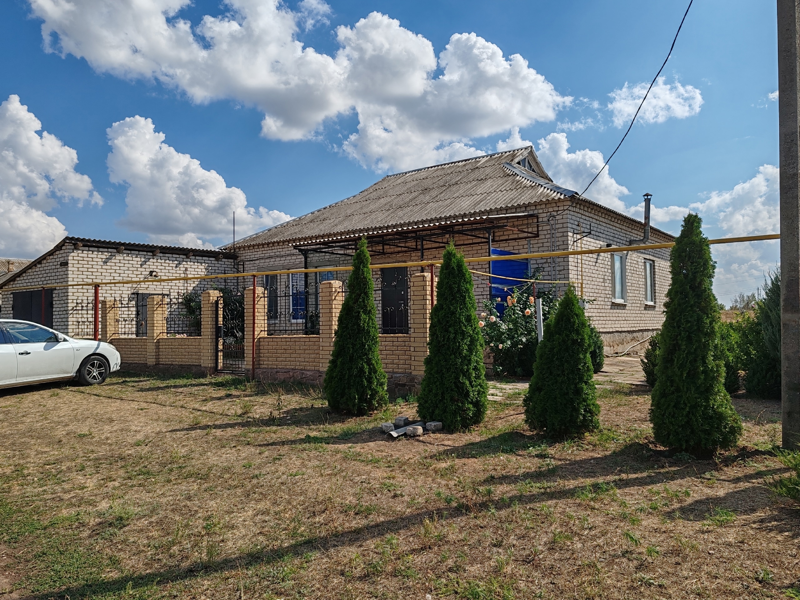 Продаётся просторный жилой дом на 98кв.м
Село Придорожное, Краснодонского района. Хорошая транспортная розвязка.
Газифицированный‼️
Настенный катёл ...