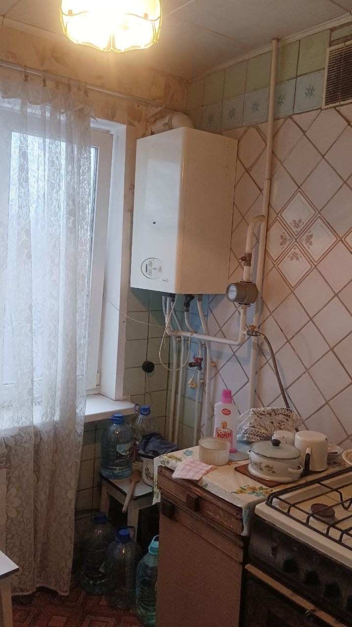 Срочная продажа. Продаётся 2-х комн. кв-ра на кв.Гагарина 4/5 эт. Не угловая. Автономное отопление. Комнаты изолированы. С/у раздельно. Удобное место расположения. Развитая инфраструктура. . Собственники лично на сделку. Задолженностей нет. Цена 4,5 млн.Тел.: +79595071019....