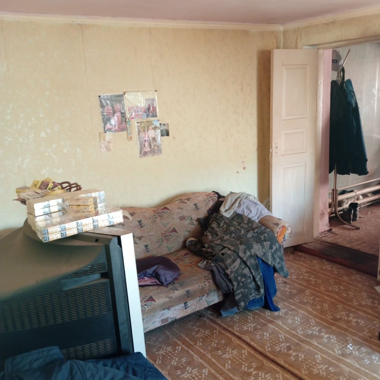 ‼Продам дом верхний Камброд ,ул.Жукова. Площадь дома 65 кв.м., земли - 4 сот. не приватизирована. Заезд на несколько автомобилей, гараж,подвал, хоз. постройки,3 комнаты . Газовый 1 контурный котел+газовая колонка, сливная яма. Окна м/п, Крыша в хорошем состоянии. , долгов нет. Цена: 3 000 000₽.Тел.+7(959)109-...