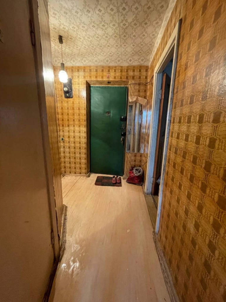 🏠 Продаю 1-комнатную квартиру
📍 Артёмовский район, кв. Щербакова
📐 Площадь: 34 м²
🏢 Этаж: 2/5
🌿 Квартира в середине дома, не угловая
🏡 Тихий ...